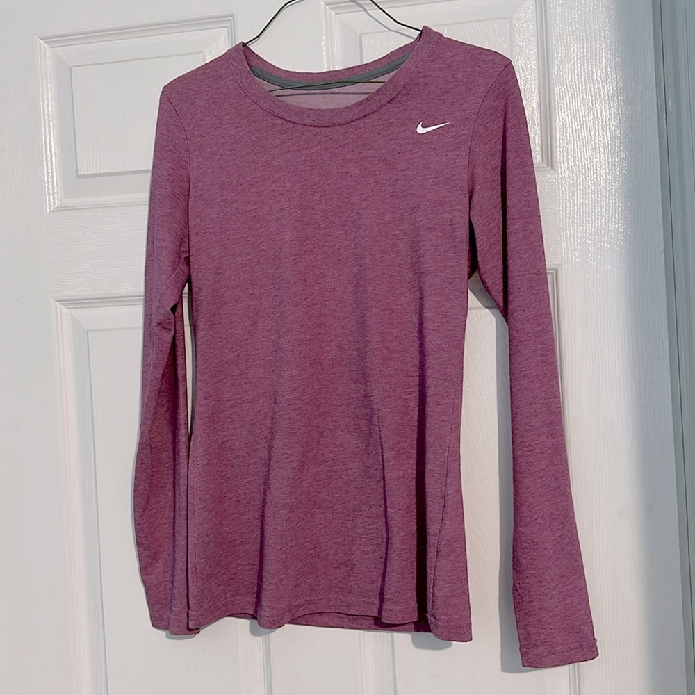 Women's   Sportswear Premium Essentials   Long-Sleeve T-Shirt